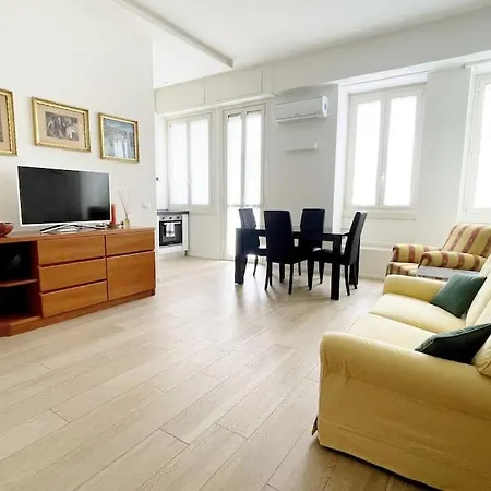 Charlotte House Center * Μιλάνο